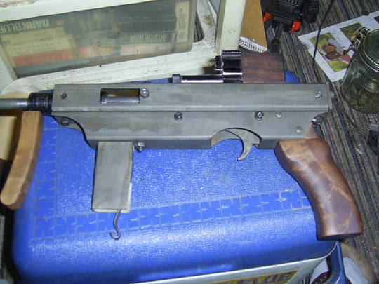 a diy submachine gun