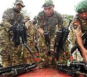 FAMAS Spotted in Papua New Guinea | thefirearmblog.com