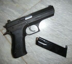 Israel Gifts Jericho 941 pistols to Hellenic Coast Guard