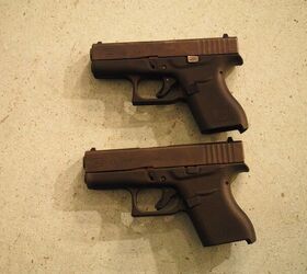 Comparison in size between the Glock 42 and 43.