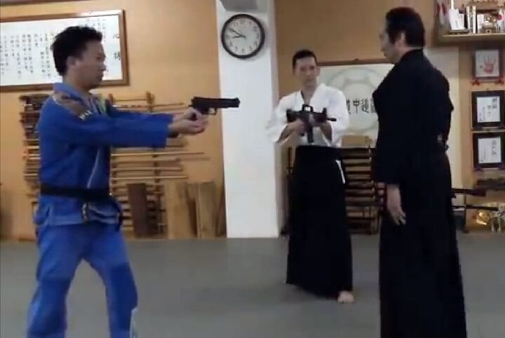Japanese Gun Disarming Technique | thefirearmblog.com