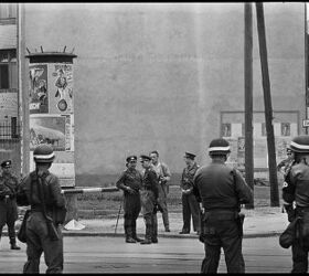 American and East German soldiers, Checkpoint Charlie at the time of the construction of the Berlin Wall, West Berlin, West Germany, August 1961