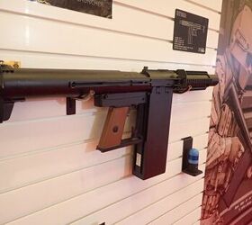 [SHOT 2016] Milkor USA's Hydra: Handheld Automatic Grenade Launcher ...