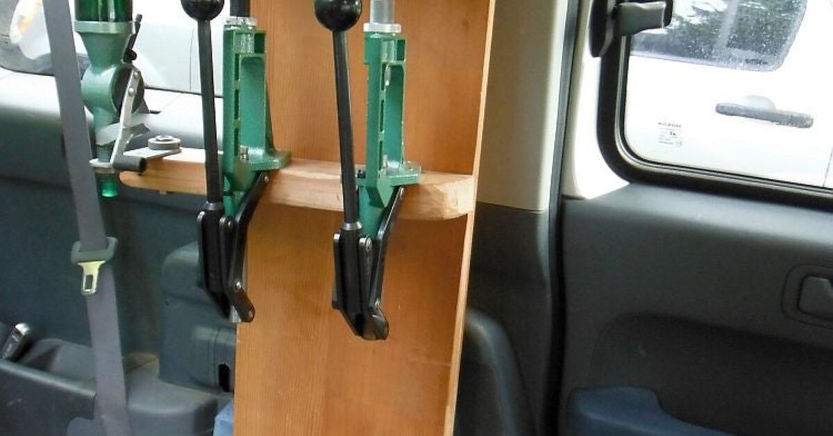 POTD: DIY Car Reloading Bench | thefirearmblog.com