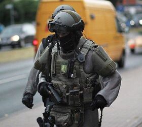 POTD: Fall Season Must Wear Fashion For German Police – Chainmail