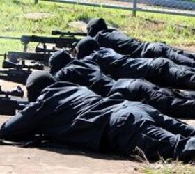 Brazilian feds firing their rifles in a range: two Blaser Tactical 2s in the foreground, one HK 417, and one HK PSG/1 in the background, this one now in a retirement process after years of good service.
