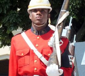 The SAFN-49 was generally called simply the 'FS' (Fuzil Semiautomatico, Semi-auto Rifle) by the local marines, the ceremonial examples in use being nickel-plated. The white Prussian-type helmet was used in the 1930s and 1940s, while being re-introduced in the 1990s for festivities, only. The same goes for the red coat/blue pants gala uniform, white spats on shoes.