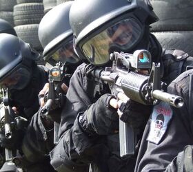 Members of the Brazilian Marine Corps' GERR (Special Rescue and Recovery Group) training with M4s fitted with Trijicon sights. Another sight model also in use is the MARS (Multi-purpose Aiming Reflex Sight).