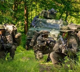Happy Birthday! 1977-2017 – Steyr AUG 40 years (Photo heavy ...