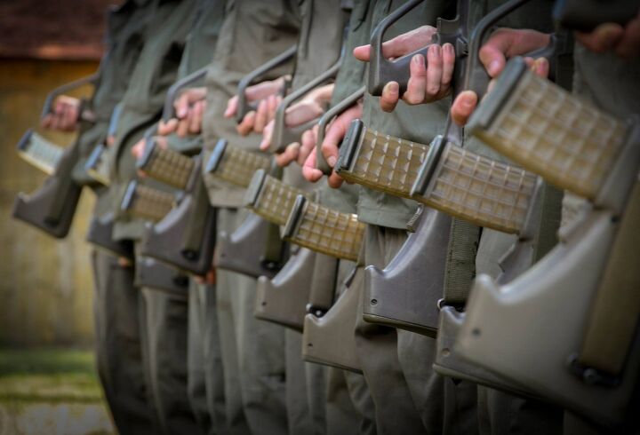 Happy Birthday! 1977-2017 – Steyr AUG 40 years (Photo heavy ...
