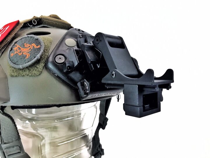 Вогні п'ятничної ночі, прилади для нічного спостереження, кріплення різних пристроїв для кивка, огляд кріплення