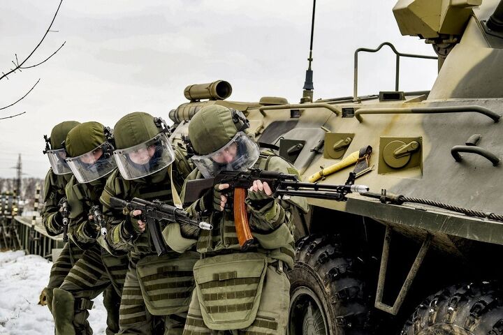 Russian Engineering POTD: Russian Engineering Troops in Moscow | thefirearmblog.com