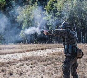 POTD: Polish Soldiers with PR15 Ragun Pistols and FB Beryl Rifles