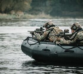 POTD: Jagdkommando Soldiers with Steyr AUGs | thefirearmblog.com