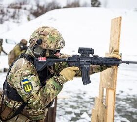 POTD: Ukrainian Soldiers with Instructors From Norwegian Home Guard