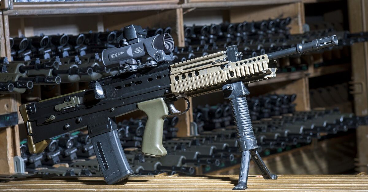 POTD: SA80 A2 / L85A2 with ELCAN SpecterOS | thefirearmblog.com