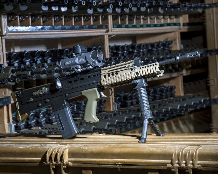 POTD: SA80 A2 / L85A2 with ELCAN SpecterOS | thefirearmblog.com