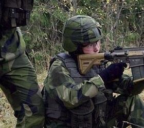 Swedish Armed Forces: Sub-Machine gun MP7 and Automatkarbin 416/417