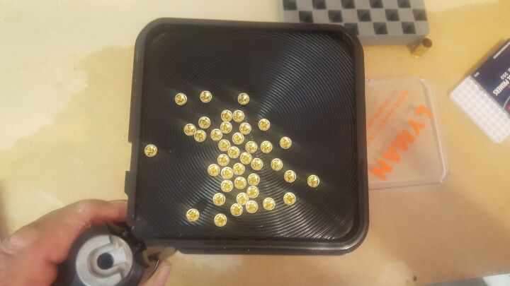 The ribbed bottom will roll the primers over with slight shaking