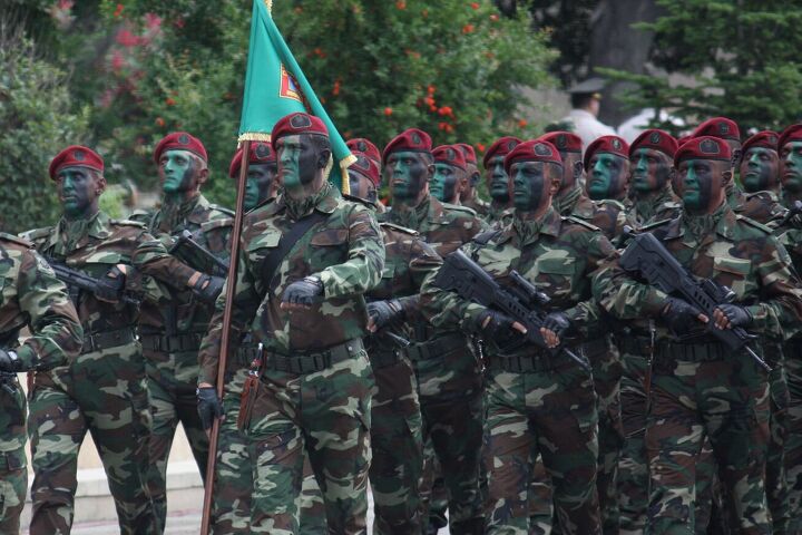 Azeri Army Day Parade Reveals AZTEX Rifle, X95 Purchase ...