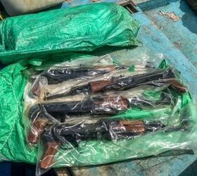 US Navy Seizes Over 1,000 AKs from Boat off Coast of Yemen