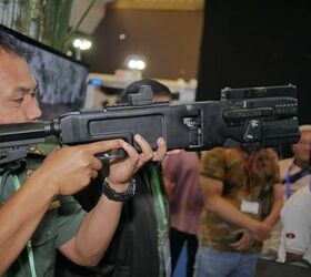 Note the Picatinny side rails at the 3 o'clock and 9 o'clock positions. Possibly useful for lights and laser designators, it would most likely make a bulky system even more bulky -Miles V, Indo Defense 2018.