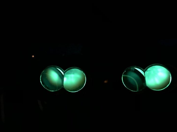 Вогні п'ятничної ночі: погляд крізь панорамні окуляри нічного бачення Anvis10 PNVG