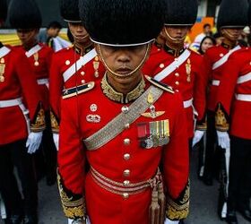 Gold IWI Tavor Rifles Spotted With The Thailand King's Guard