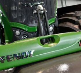 S404 Fendt 1050 Vario rifle also has a custom themed case