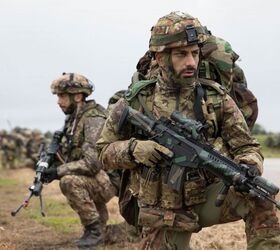 POTD: Italian Paratroopers with Beretta ARX-160s