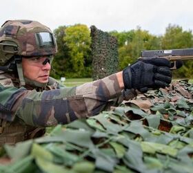 POTD: French Army Show Their New Glock 17 Pistols