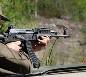 Finnish Reservists Gets New AKs From South Korea