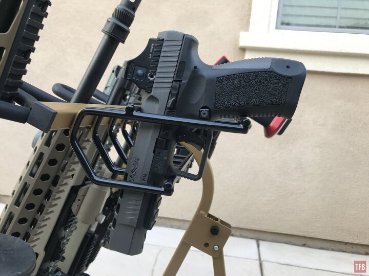 Savior Rifle Rack Lock TFB Review: Savior Shorty Rifle Rack & Mobile Firearm Rack ...