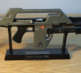 Functioning Quarter Scale M41A Pulse Rifle Replica from Aliens