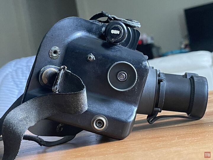 Friday Night Lights: Dual Tube Spotlight – AN/PVS-5 | thefirearmblog.com