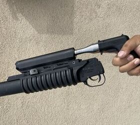 Look how low my middle finger is on the Altor pistol grip