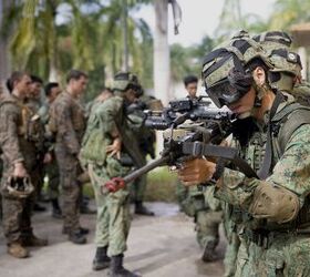 POTD: SAR-21 Service Rifle with Round Corner Firing Module ...