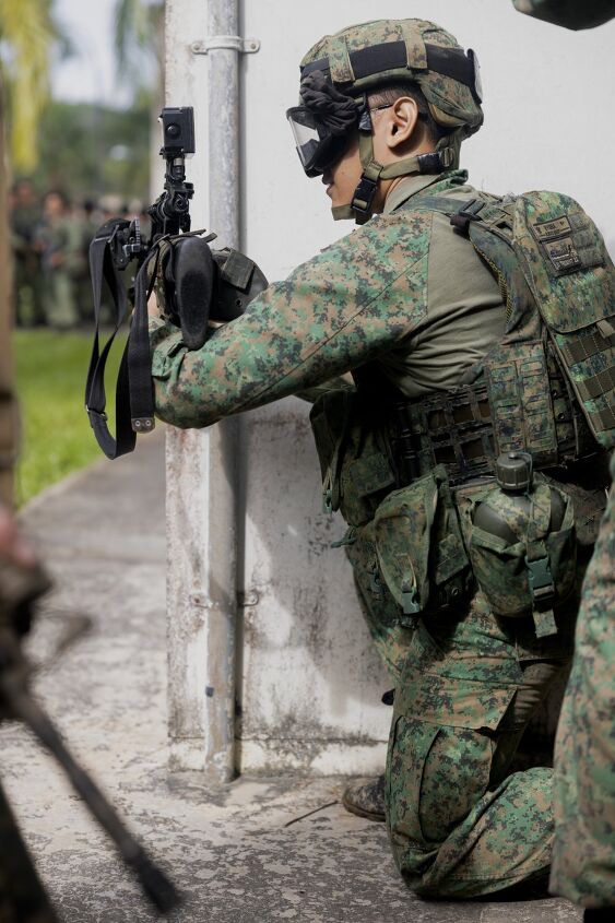 POTD: SAR-21 Service Rifle with Round Corner Firing Module ...