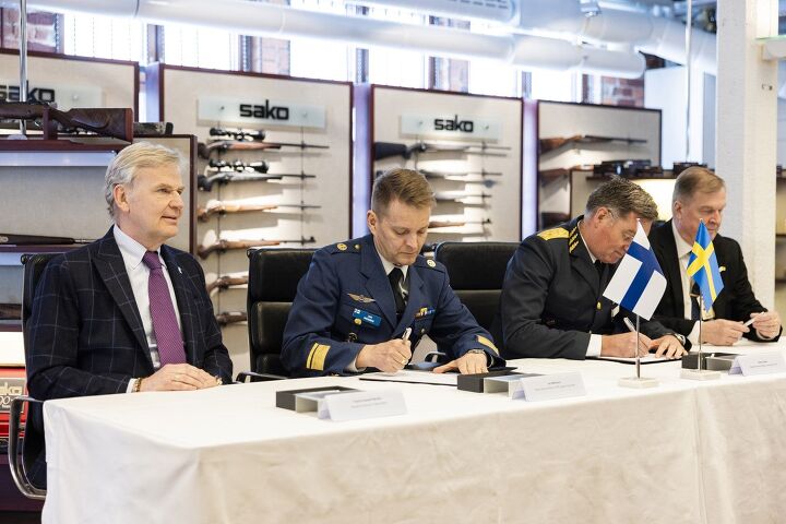Dott. Franco Gussalli Beretta, Sako Chairman of the Board, Major General Jari Mikkonen, Brigadier General Jonas Lotsne, Raimo Karjalainen, Sako CEO and Member of the Board (via Sako Ltd.)