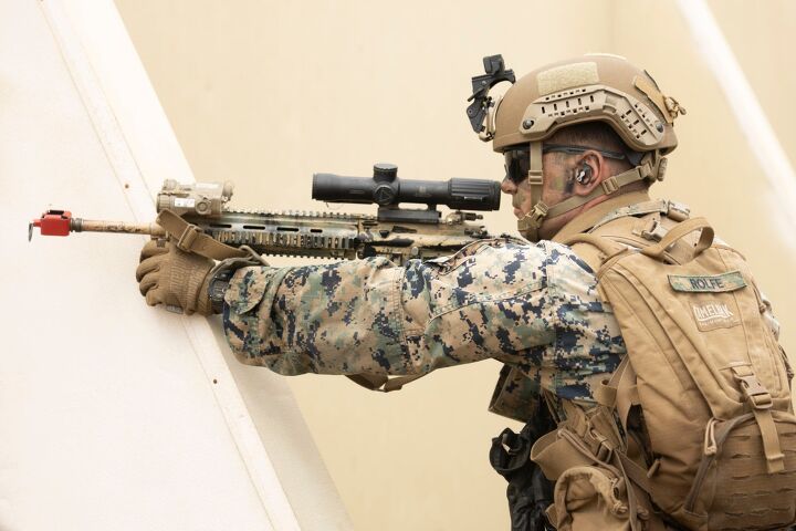 POTD: M4A1 Carbine in Small Boat Raid | thefirearmblog.com