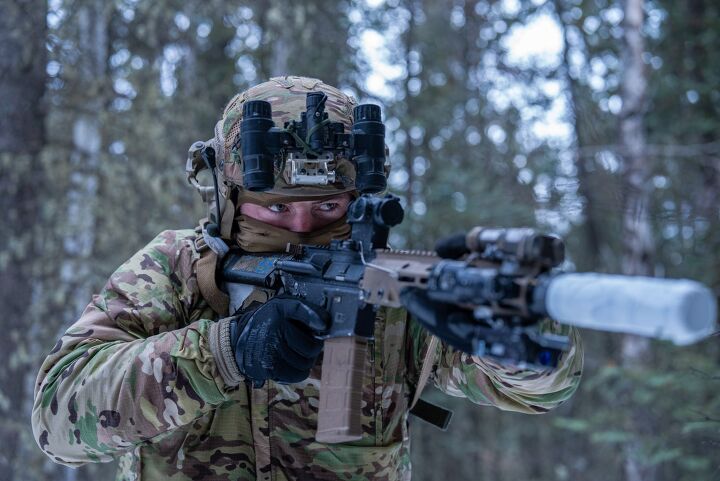 POTD: U.S. Army Ranger in Alaska | thefirearmblog.com