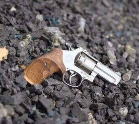 TFB Review: Spohr Club 3.0 Revolver – Big Engineering, Compact(-ish) Size