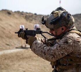 POTD: U.S. Marines with Peruvian Uzi Submachine Guns