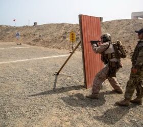 potd u s marines with peruvian uzi submachine guns