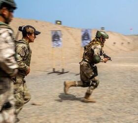 potd u s marines with peruvian uzi submachine guns