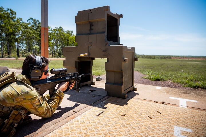 potd defence australia f89 minimi light support weapon