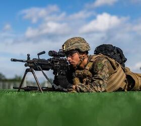 POTD: U.S. Marines With M16A4 and M249