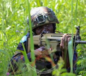 POTD: Kenya Defence Forces With FN SCAR