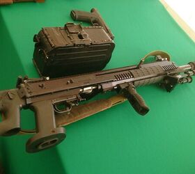 the quick reload perk ots 124 and ots 128 machine guns, OTs 128 showing the bolt and ammunition box feed assembly Credit unknown