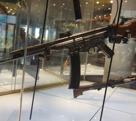 lad 7 62x25 belt fed submachine gun, STG44 7 92x33 assault rifle at the Tula Arms Museum Photo by Lynndon Schooler
